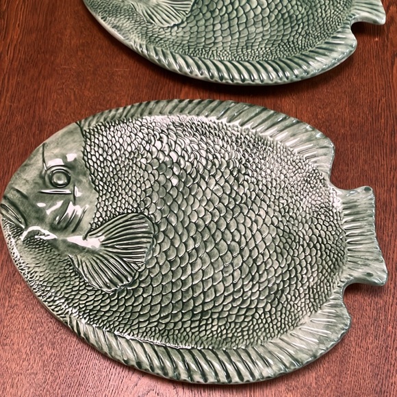 Set/2 Fish plates Style-Eyes by Baum Bros. Serve snacks w style! Approx 11.5”x9” - Picture 2 of 5